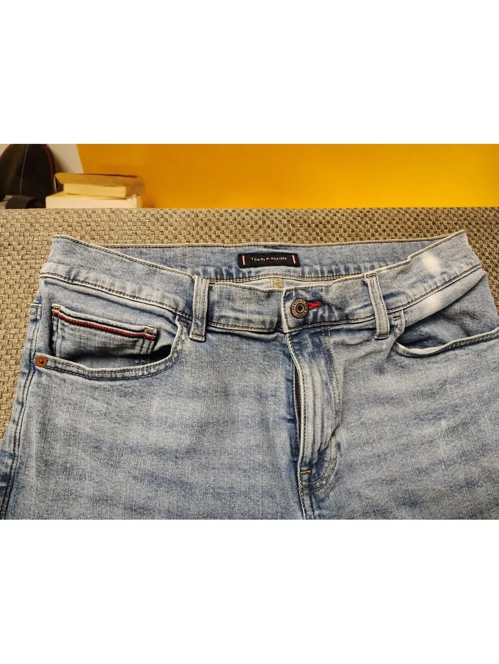Tommy Hilfiger Jeans Mens 34x32 Straight Leg Light Wash Blue Denim 5-Pocket